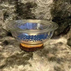 Pyrex clear glass vintage MCM nesting mixing bowls with  blue ribbons & flowers.